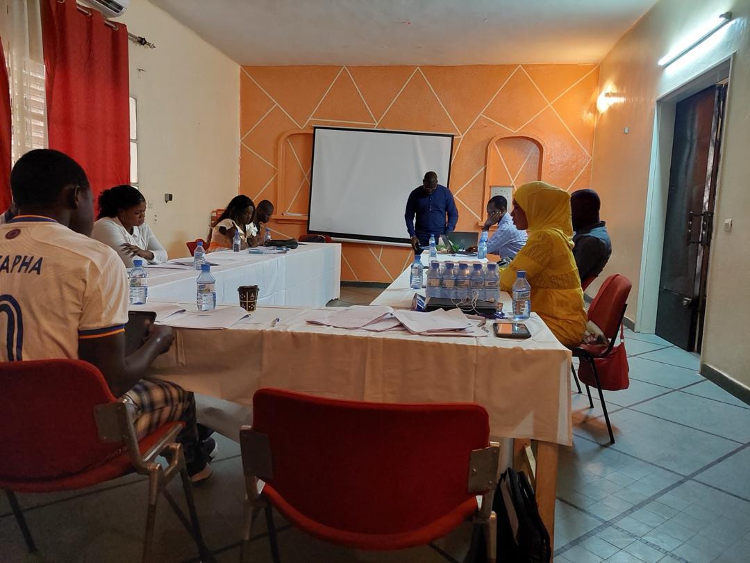 Réunion d'équipe africaine en entreprise